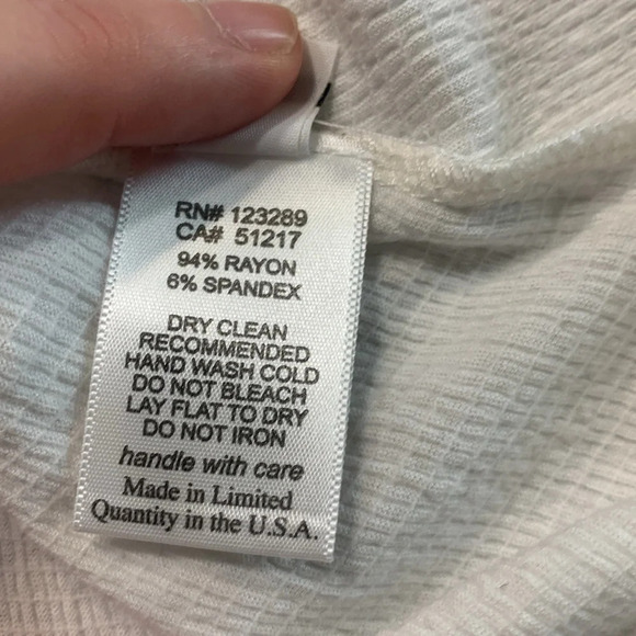 Michael Lauren Revolve KeyHole White Tunic Size Small - Picture 5 of 6